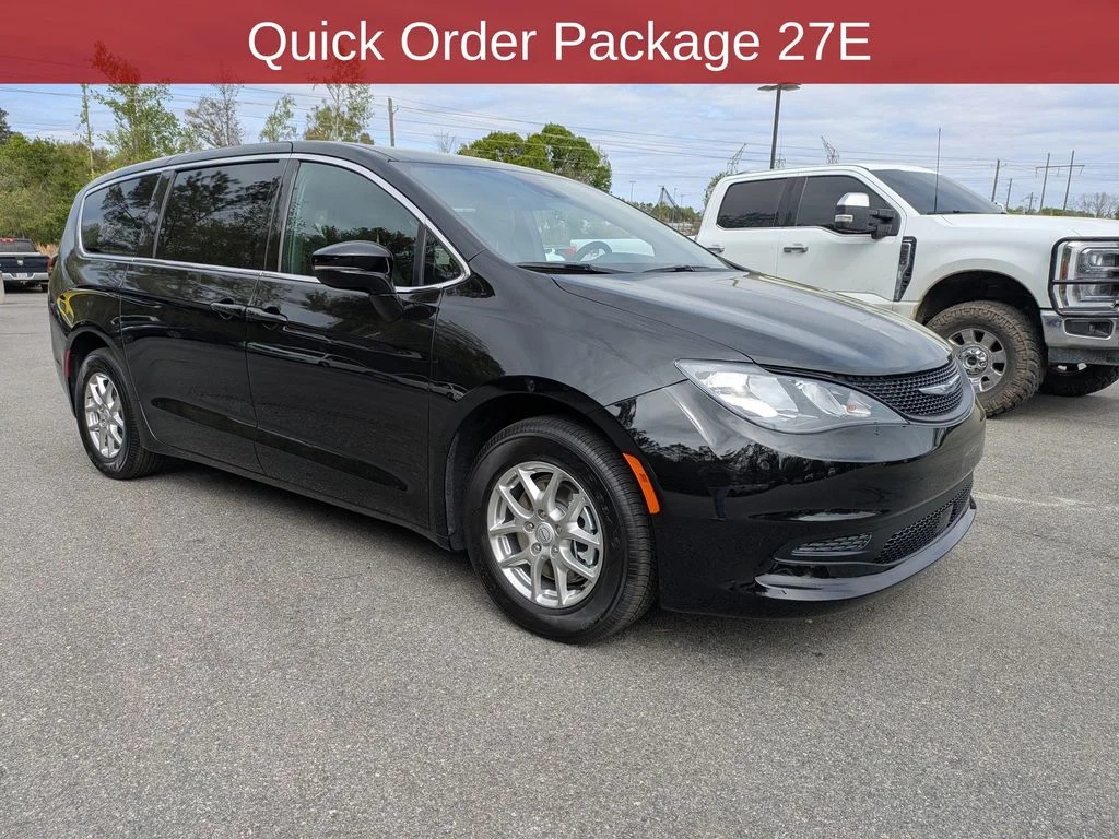 New 2026 Diamond Black Crystal Pearl-Coat Exterior Paint Chrysler LX image 2
