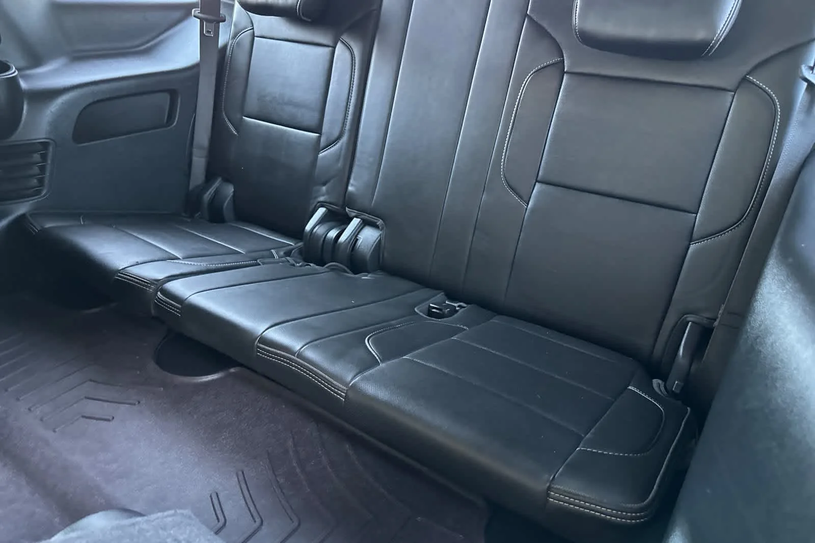 Used 2018 Quicksilver Metallic GMC Denali image 15