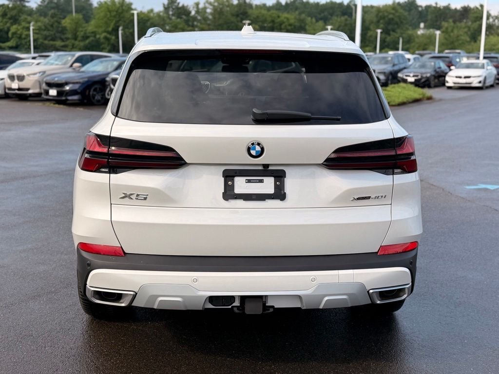 New 2026 Mineral White Metallic BMW xDrive40i image 4
