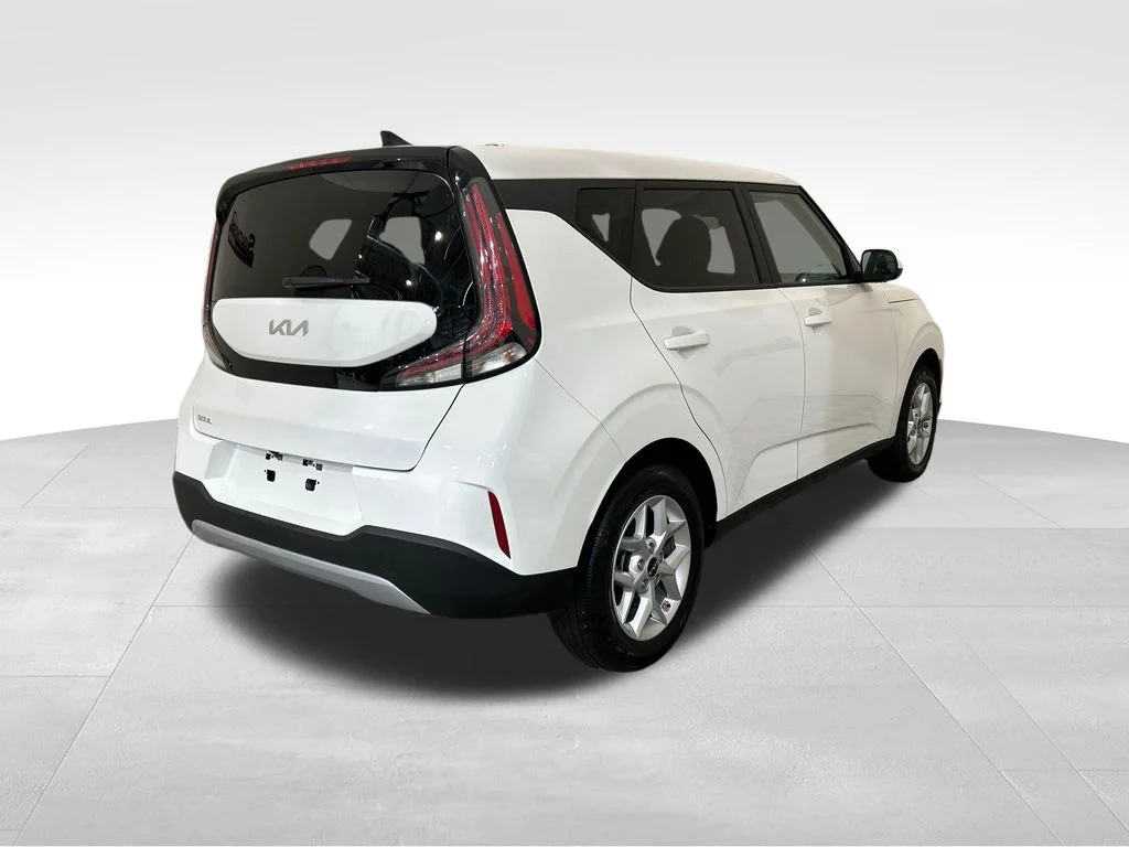 Used 2025 White Kia LX image 5