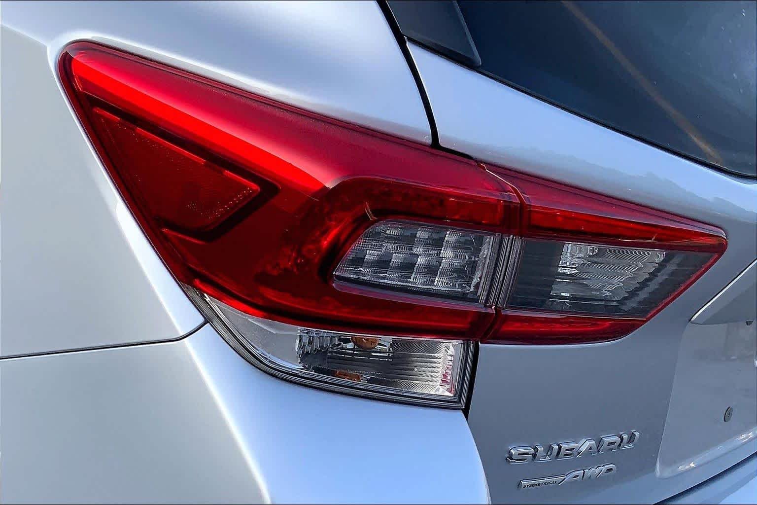 Used 2023 Ice Silver Metallic Subaru Limited image 28