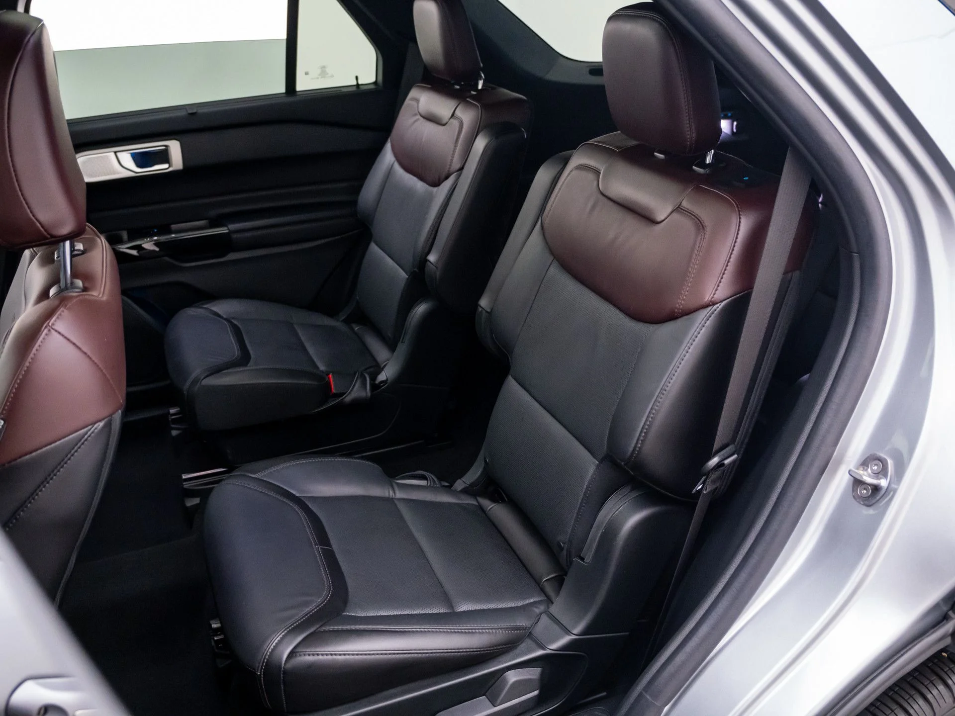 Used 2023 Silver Ford Platinum image 16