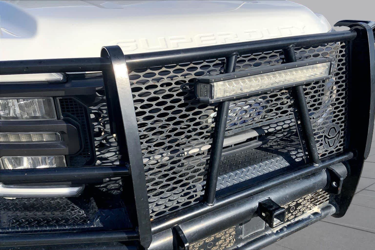 Used 2024 Star White Metallic Tri-Coat Ford F-250 Pickup LARIAT image 29