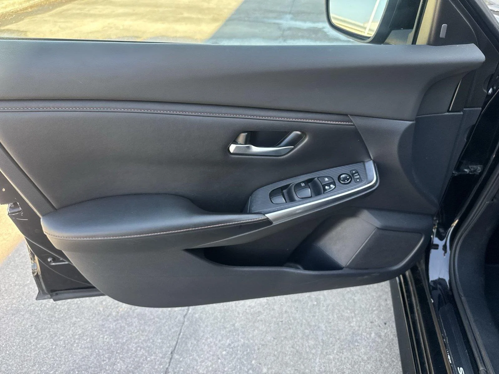 Used 2022 Super Black Nissan SR image 20