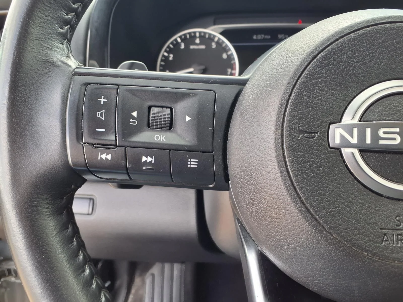 Used 2024 Silver Nissan SV image 15