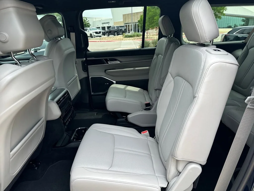 New 2026 Fathom Blue Pearlcoat Jeep  image 33
