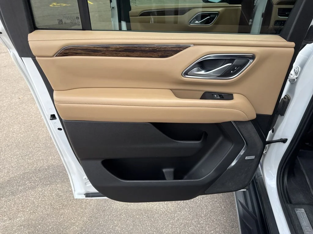 Used 2022 Iridescent Pearl Tricoat Chevrolet Premier image 33