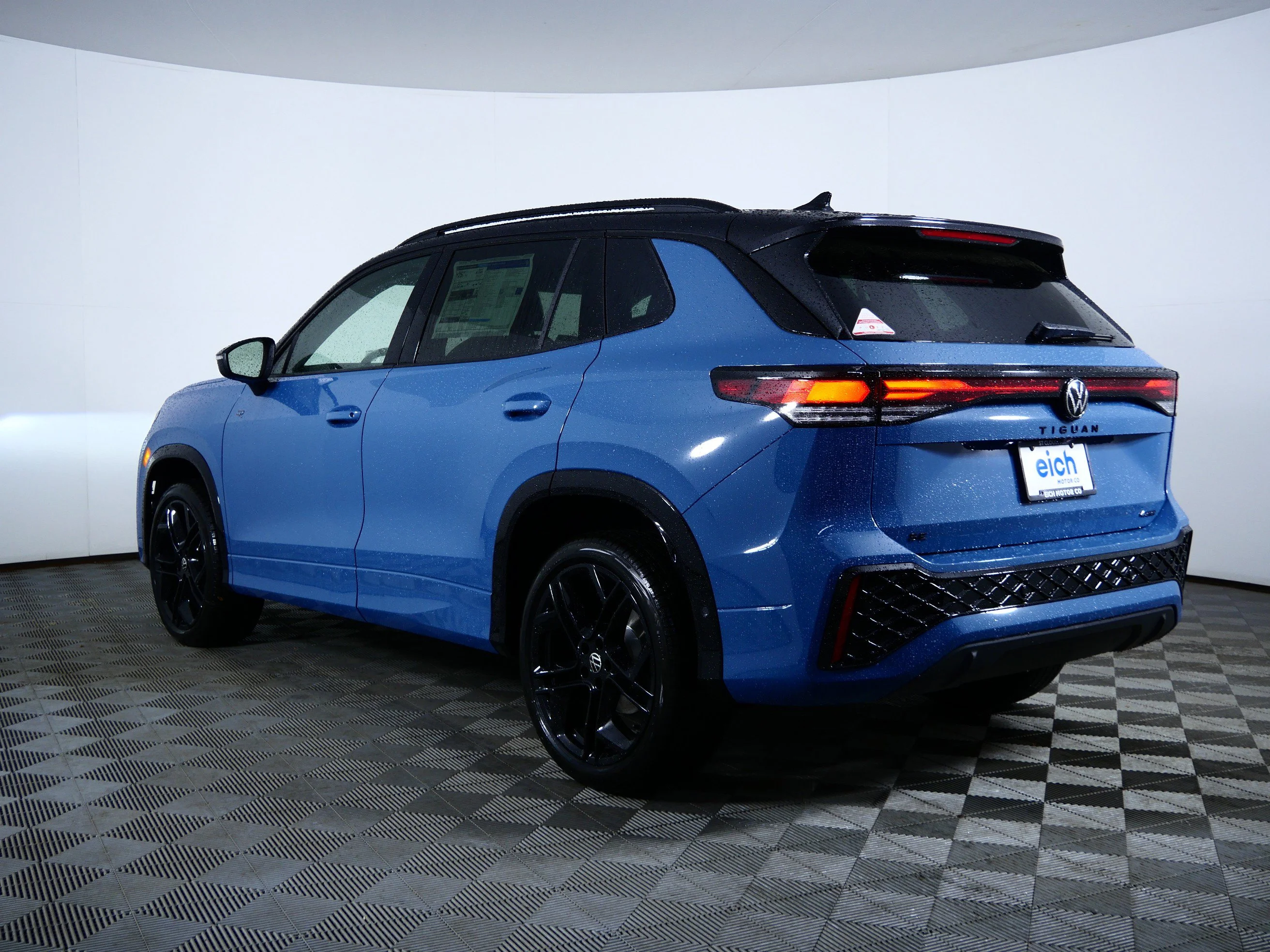 New 2026 Monterey Blue w/Deep Black Roof Volkswagen SE R-Line Black image 5