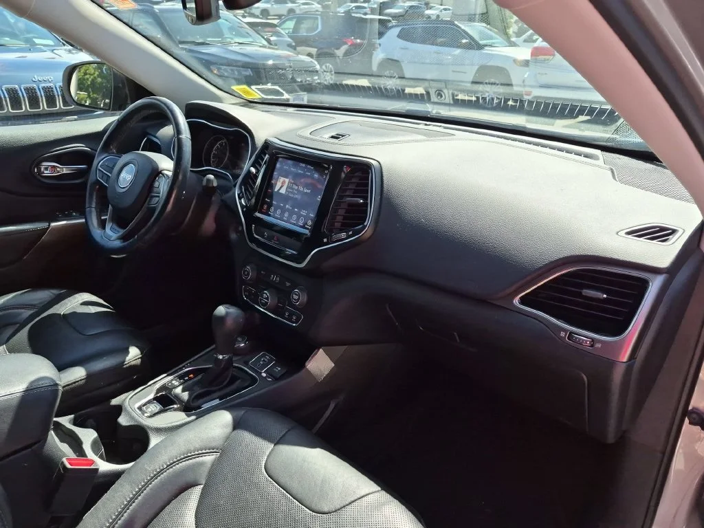 Used 2020 Silver Jeep Limited image 23