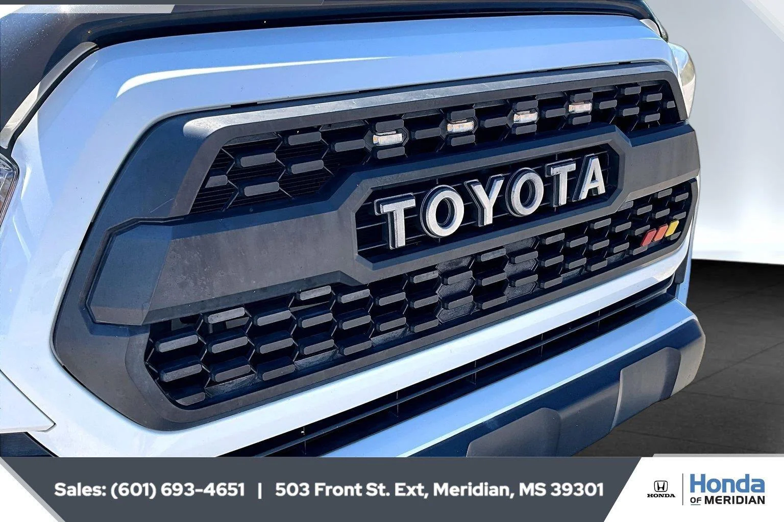 Used 2017 Super White Toyota TRD Off-Road image 21