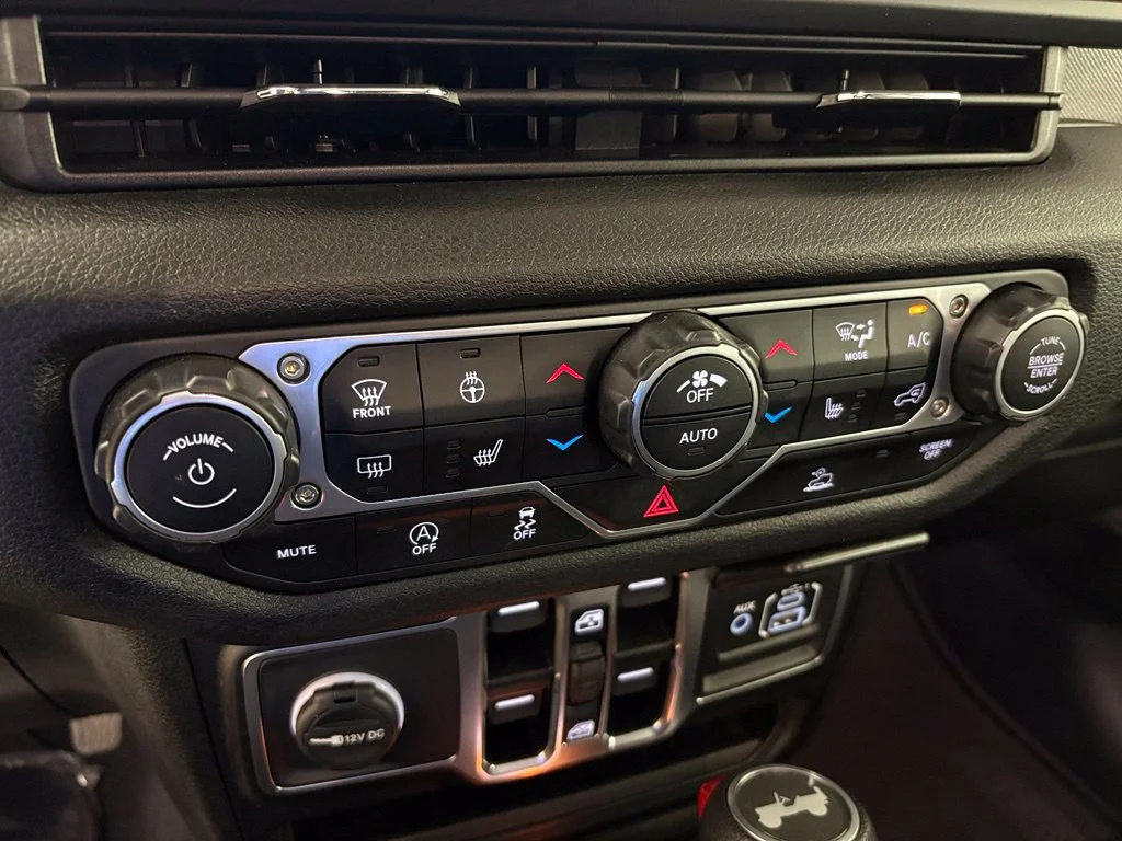 Used 2025 White Jeep Sport S image 26