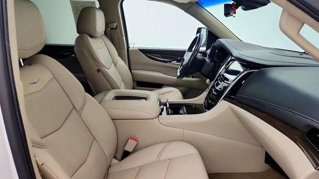 Used 2018 Crystal White Tricoat Cadillac 4WD 4dr Premium Luxury image 26