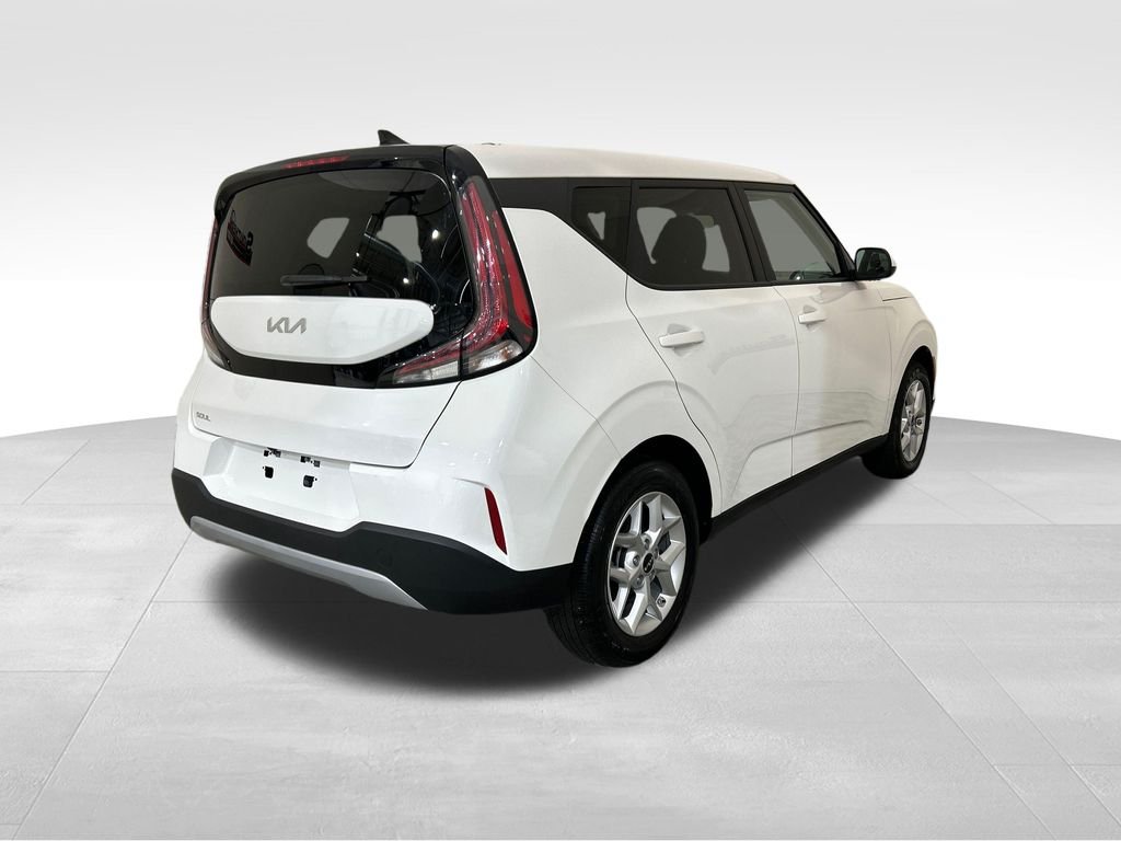 Used 2025 White Kia LX image 5
