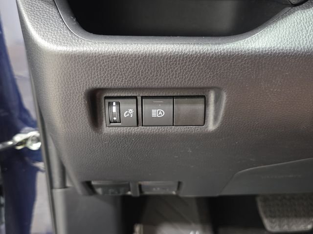 Certified Used 2025  Toyota XLE image 23