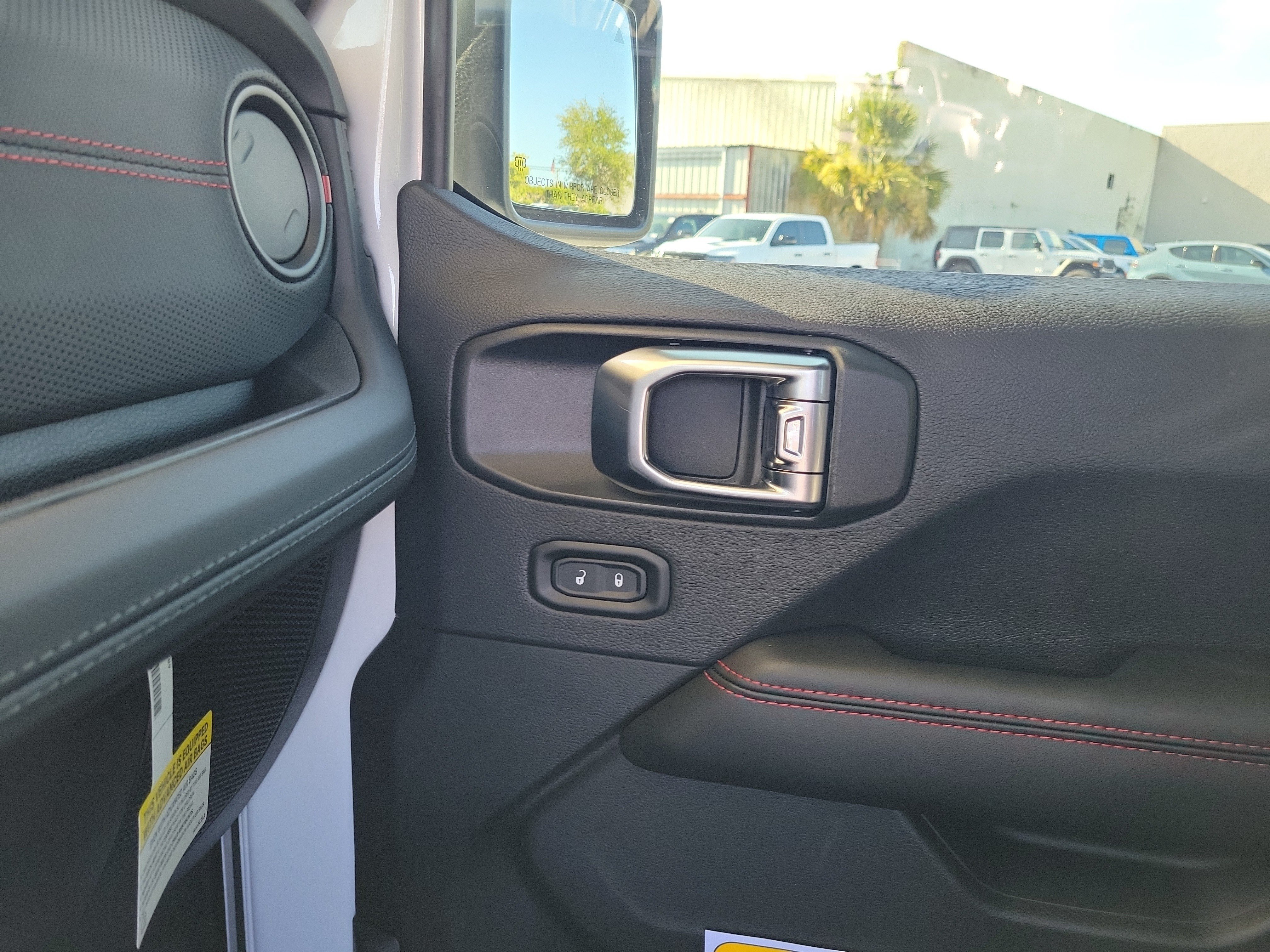 New 2026 Bright White Clear-Coat Exterior Paint Jeep Rubicon X image 21