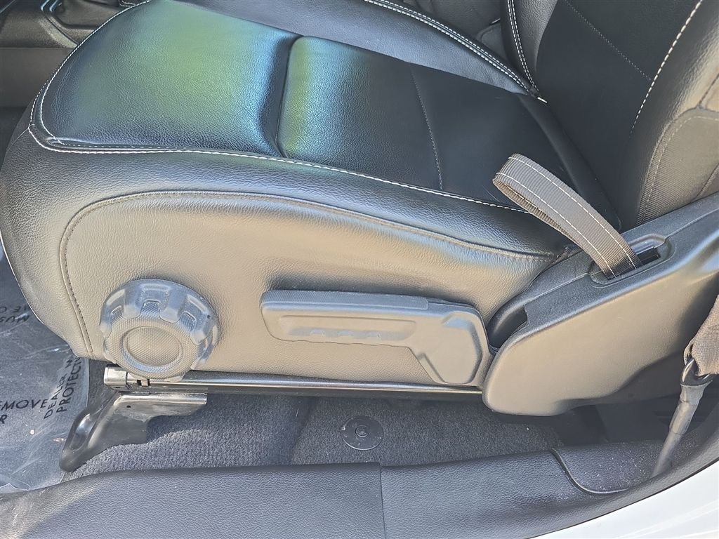 Used 2023 White Jeep Sahara image 18