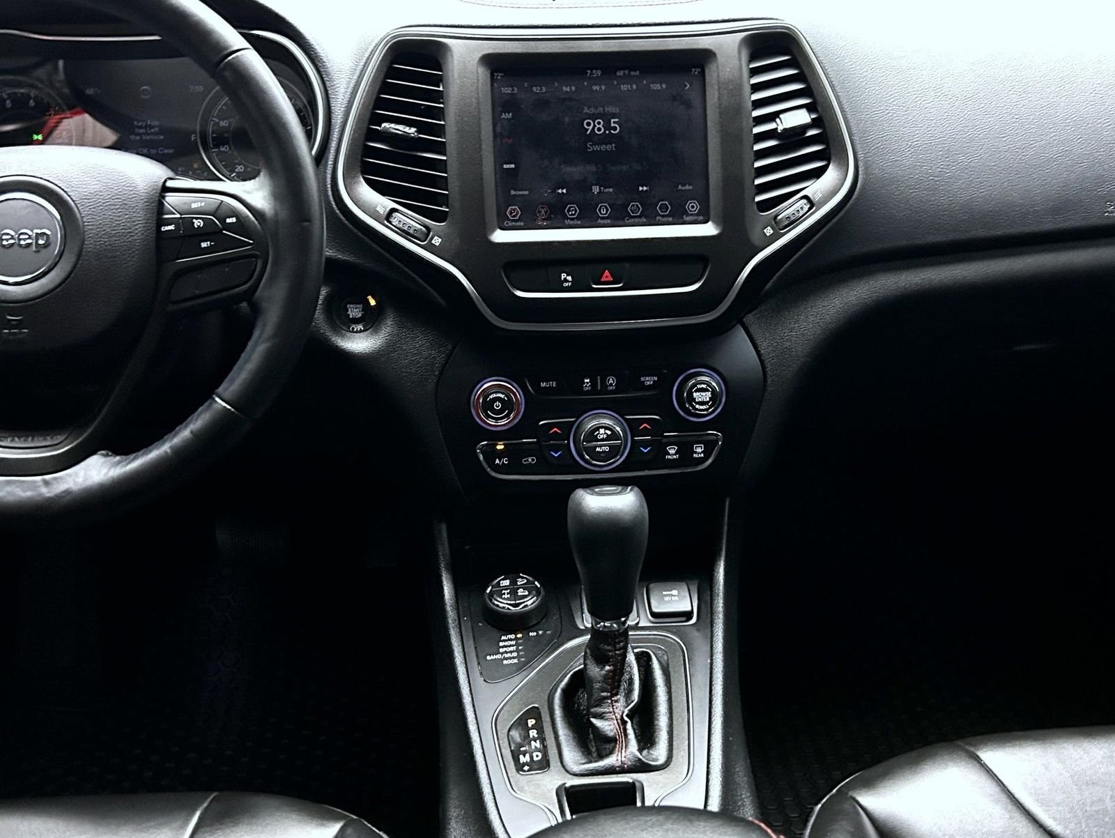 Used 2019 Red Jeep Trailhawk image 13