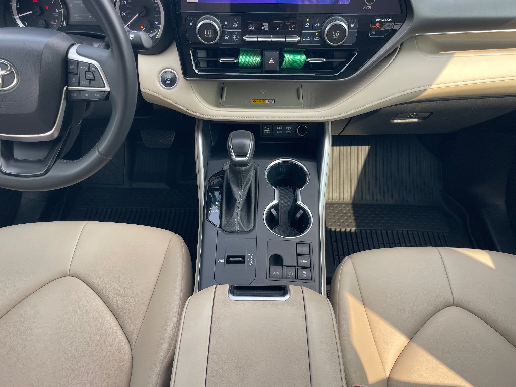 Used 2024 Midnight Black Metallic Toyota XLE image 9