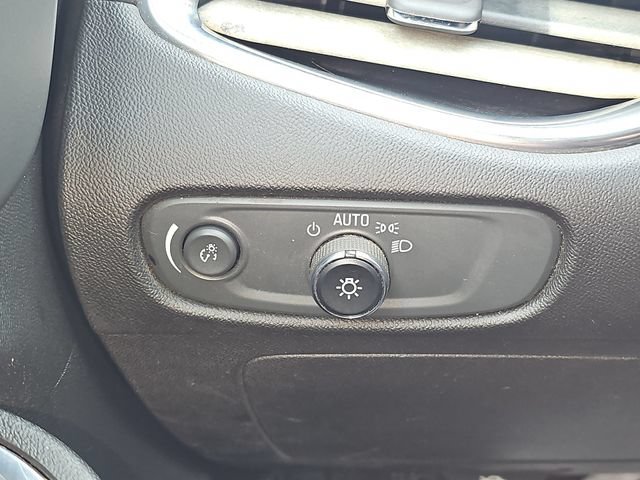 Used 2017 SILVER ICE METALLIC Chevrolet LT image 19