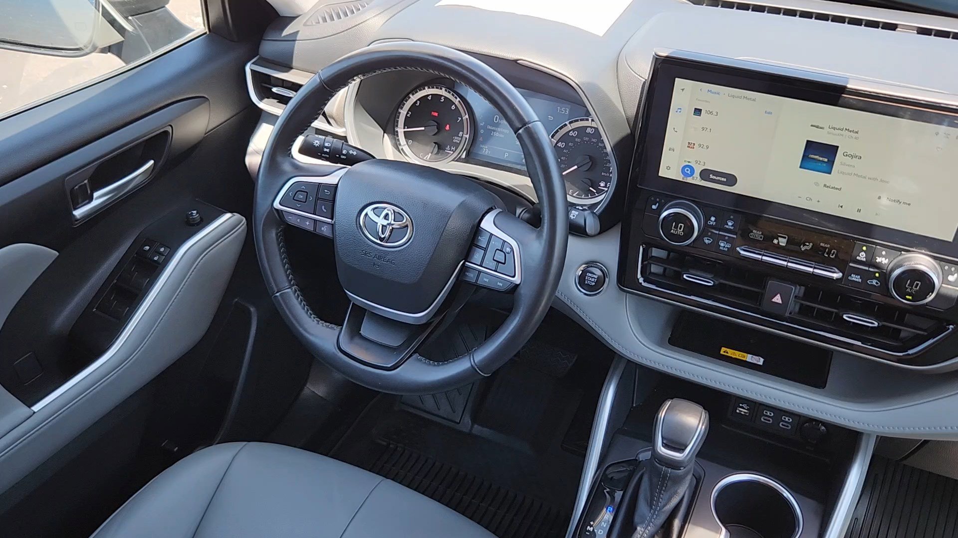 Used 2023 Moon Dust Toyota L image 5