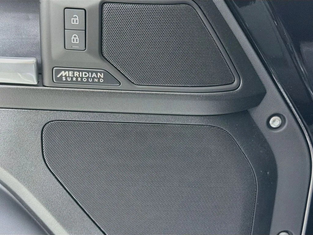 New 2026 Santorini Black Land Rover V8 image 19