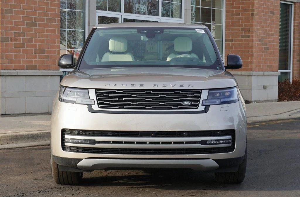 Used 2026 Gold Land Rover SE image 4