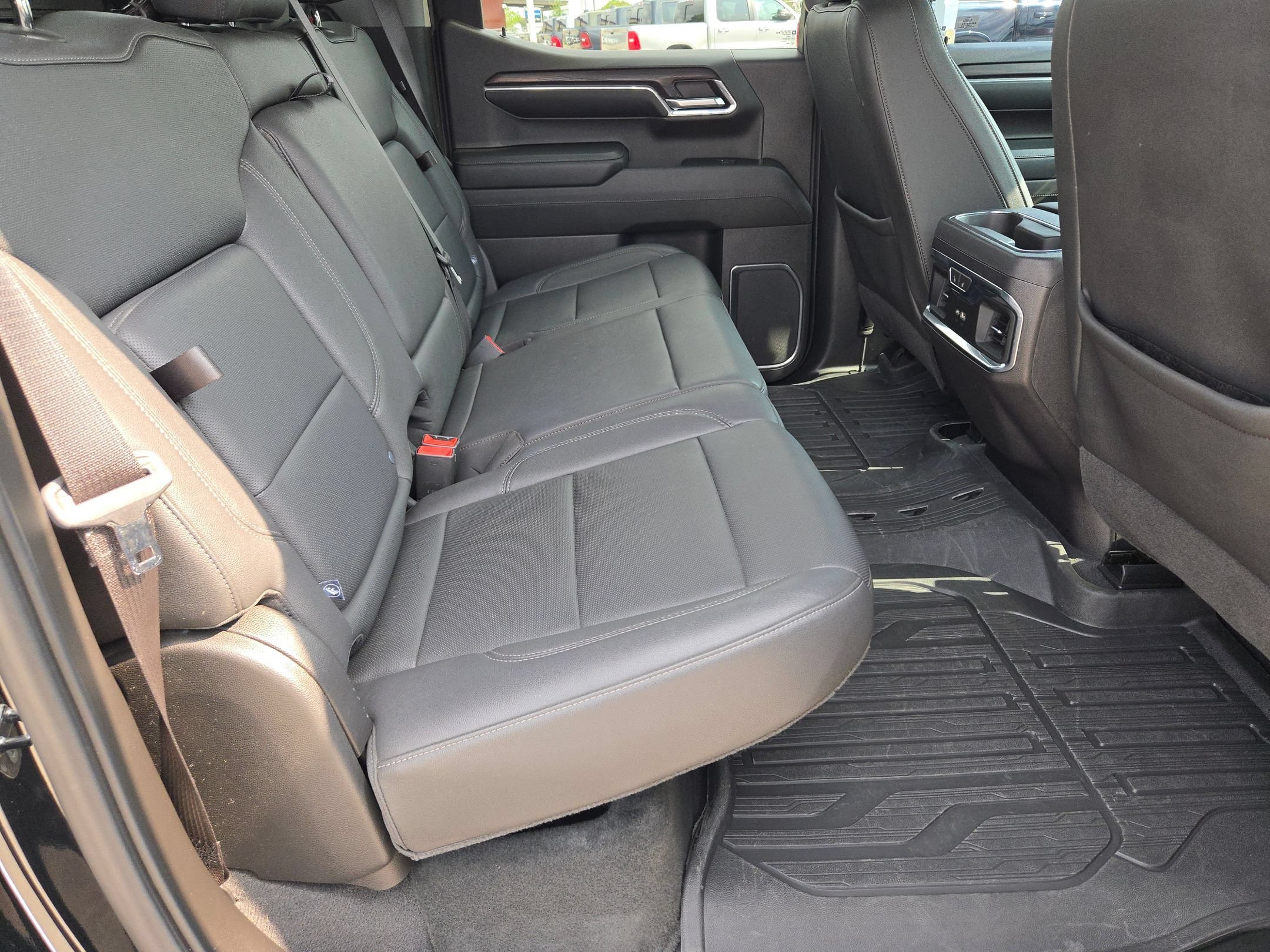 Certified Used 2024 Onyx Black GMC SLT image 25