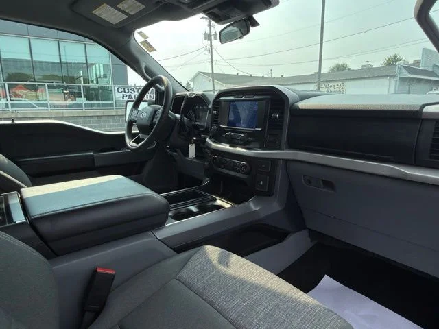 Used 2023 Oxford White Ford XLT image 33