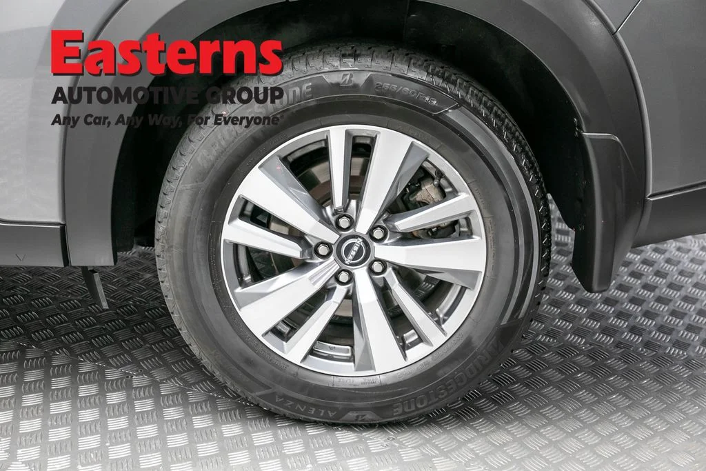 Used 2023 Gray Nissan SL image 8