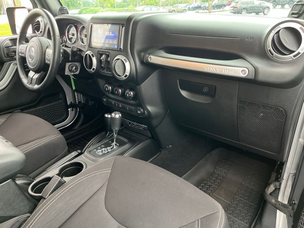Used 2014 Billet Metallic Clearcoat Jeep Unlimited Rubicon image 36