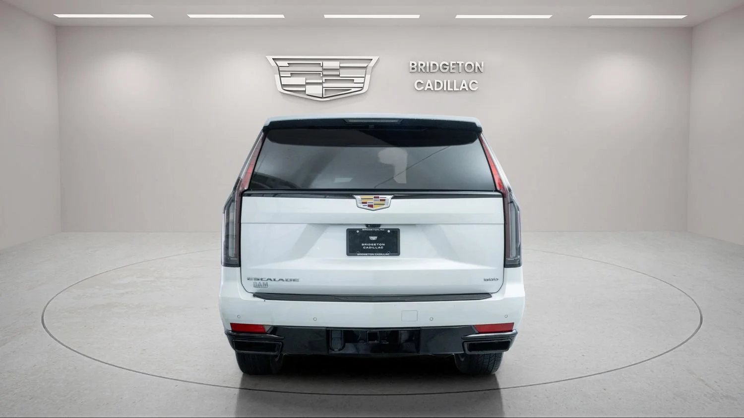 Used 2024 Crystal White Tricoat Cadillac Sport Platinum image 6
