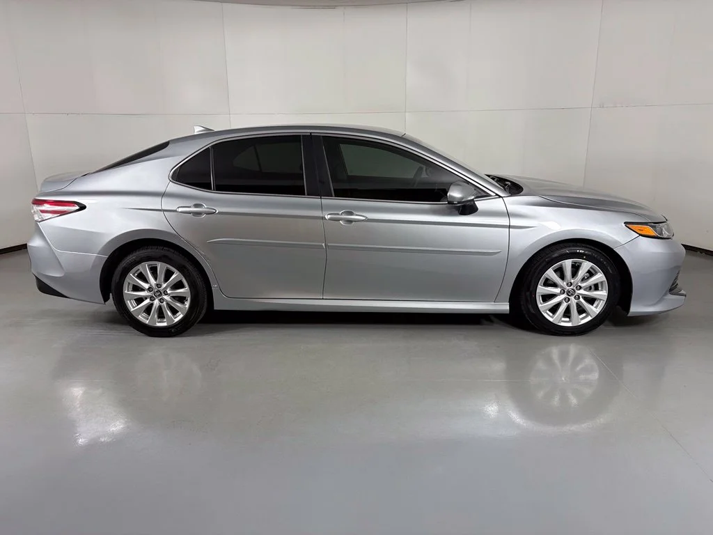 Used 2020 Silver Toyota LE image 9