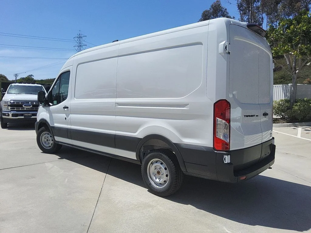 New 2026 Oxford White Ford Base image 22