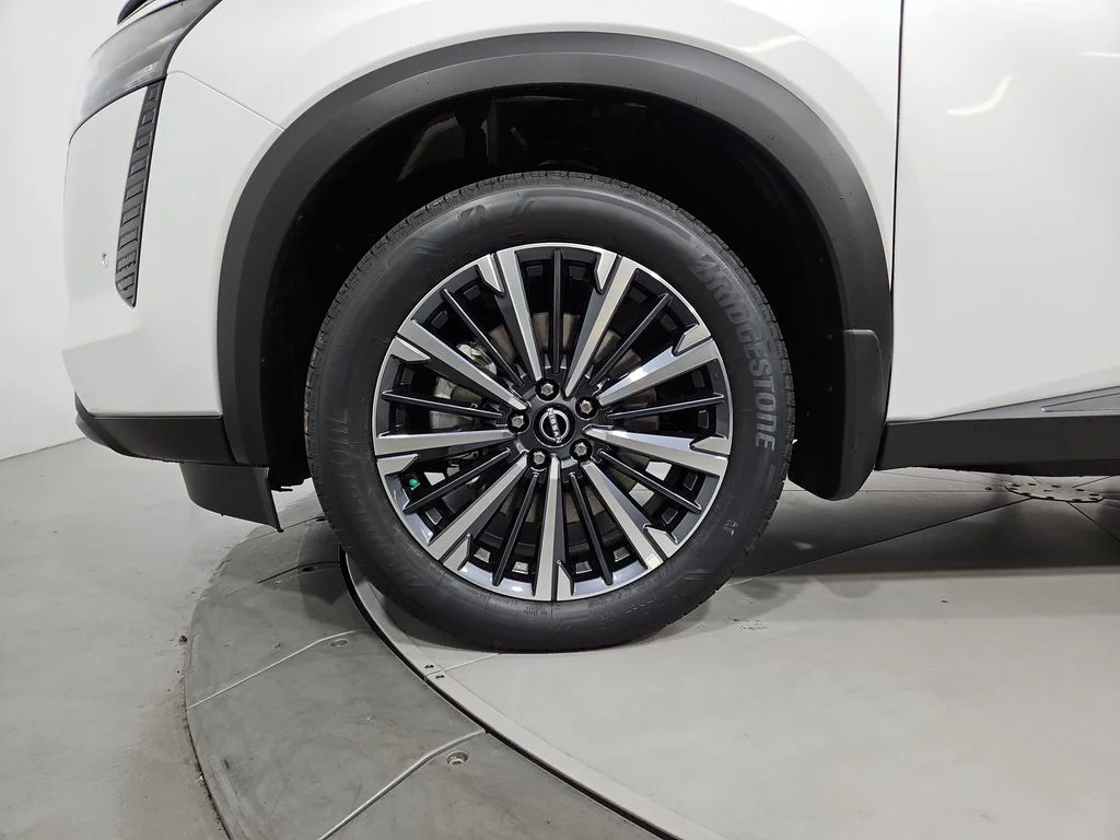 New 2026 Everest White Pearl TriCoat Nissan Platinum image 26