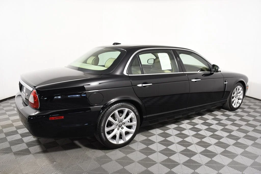 Used 2009 Ebony Jaguar L image 7