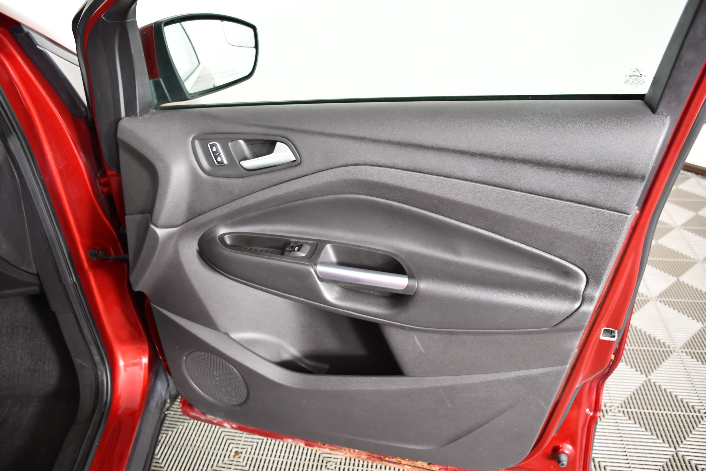 Used 2015 Ruby Red Metallic Ford SE image 39