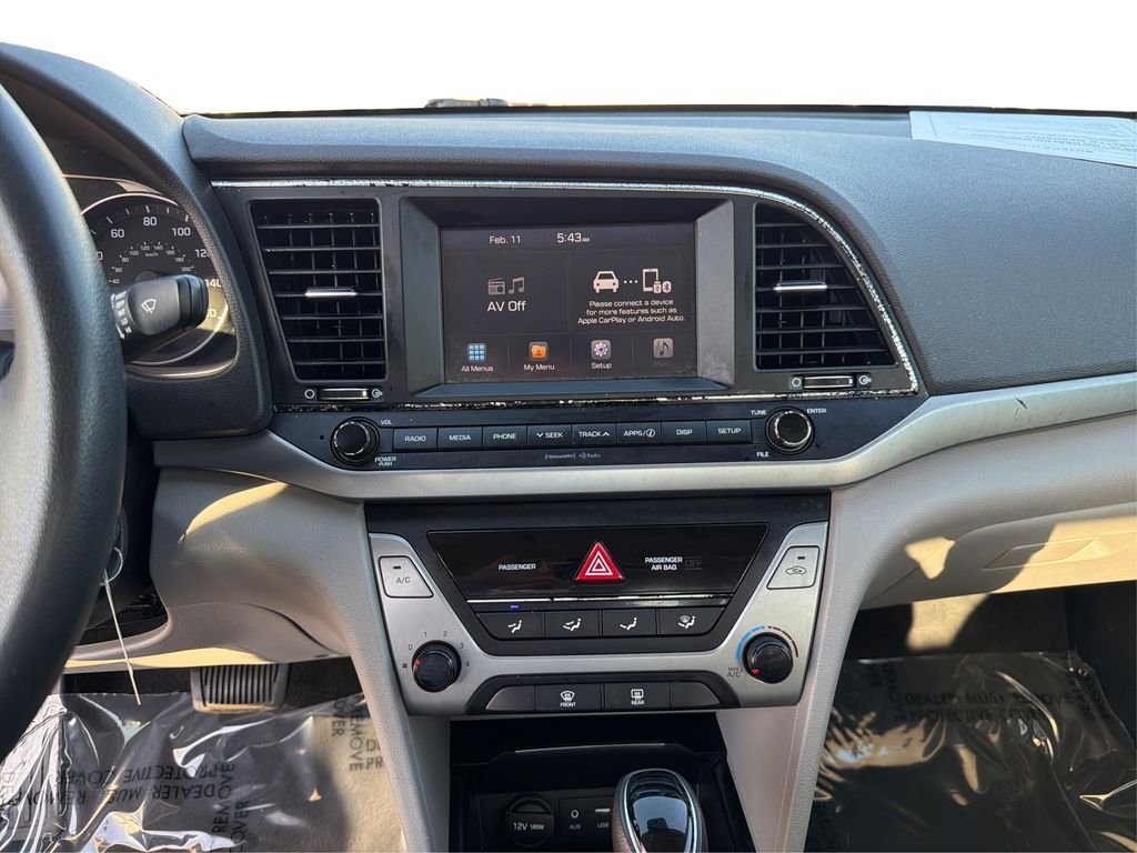 Used 2017 Quartz White Pearl Hyundai SE image 14