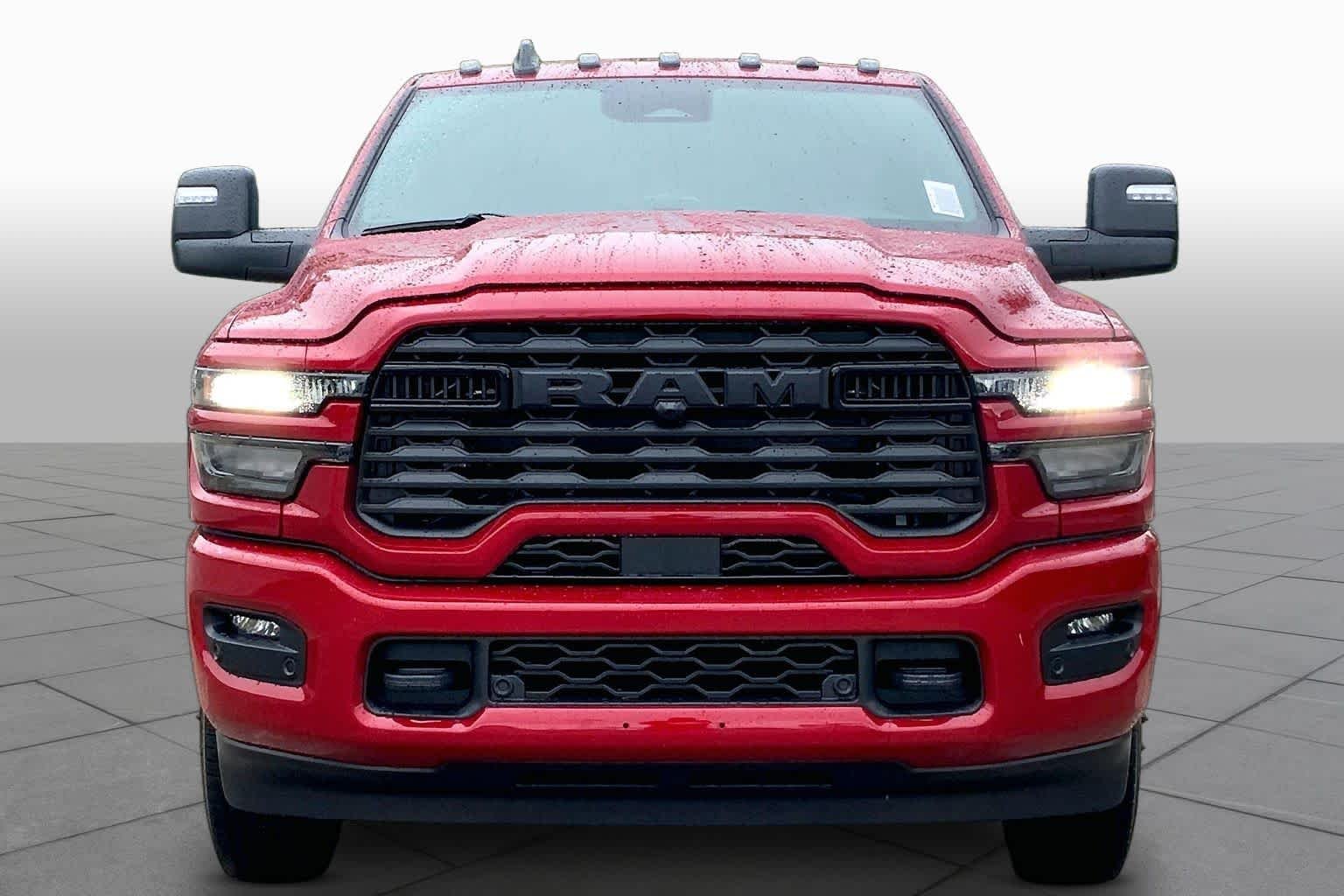 New 2026 Molten Red Pearl-Coat Exterior Paint RAM Lone Star image 3
