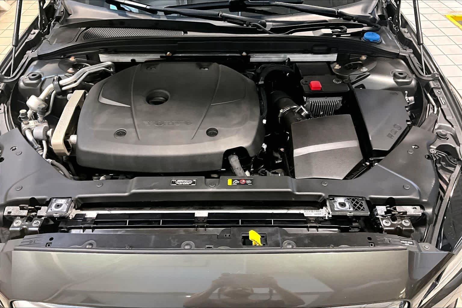 Used 2020 Pine Grey Metallic Volvo  image 29