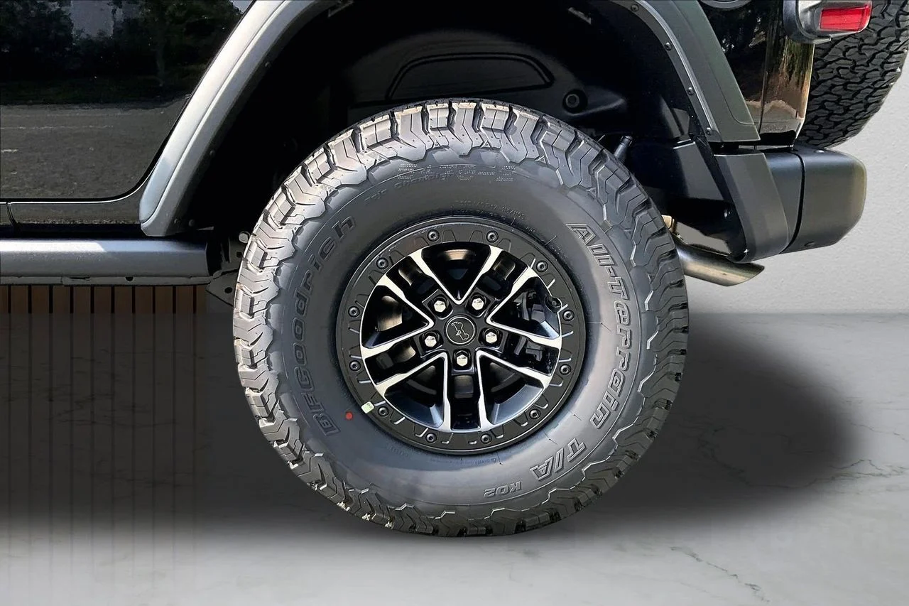 New 2026 Black Clear-Coat Exterior Paint Jeep Moab 392 image 30
