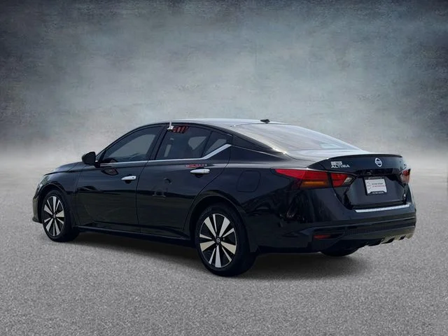 Used 2022 Black Nissan 2.5 SV image 4