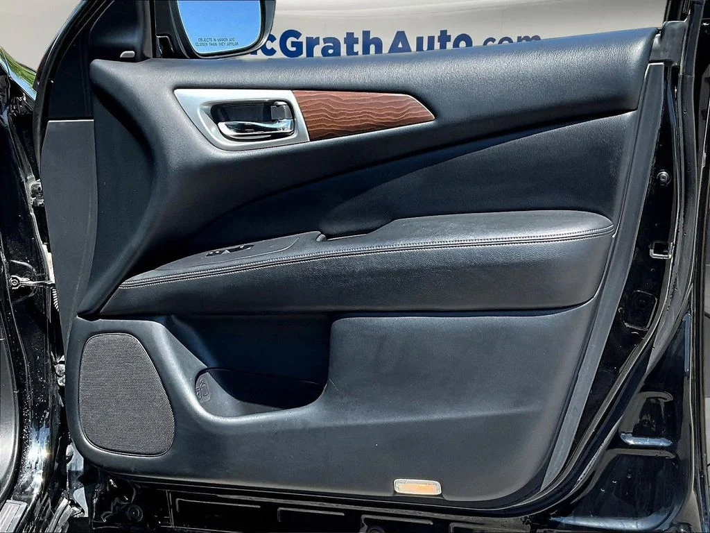 Used 2020 Black Nissan Platinum image 33