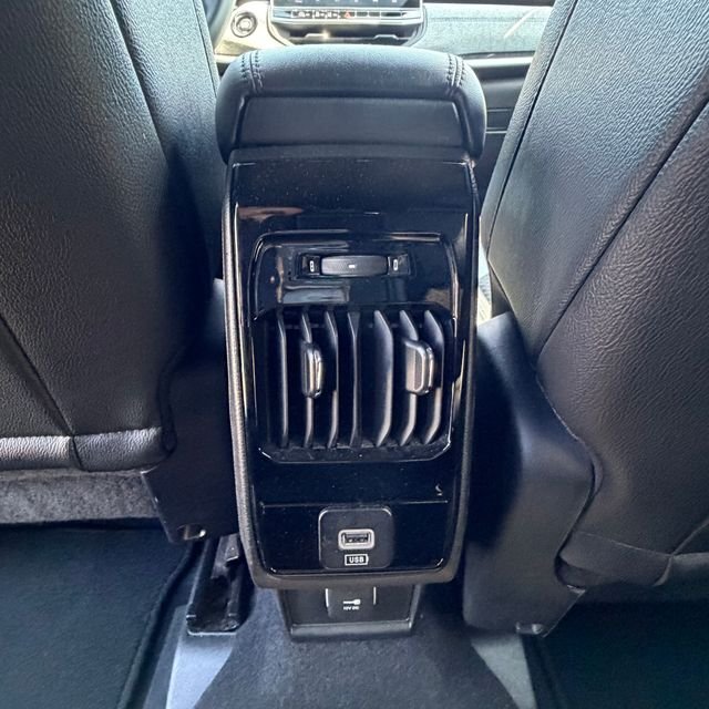 Used 2024 White Jeep Latitude image 35