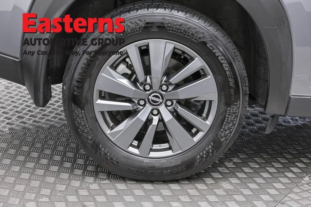 Used 2024 Gray Nissan SV image 32