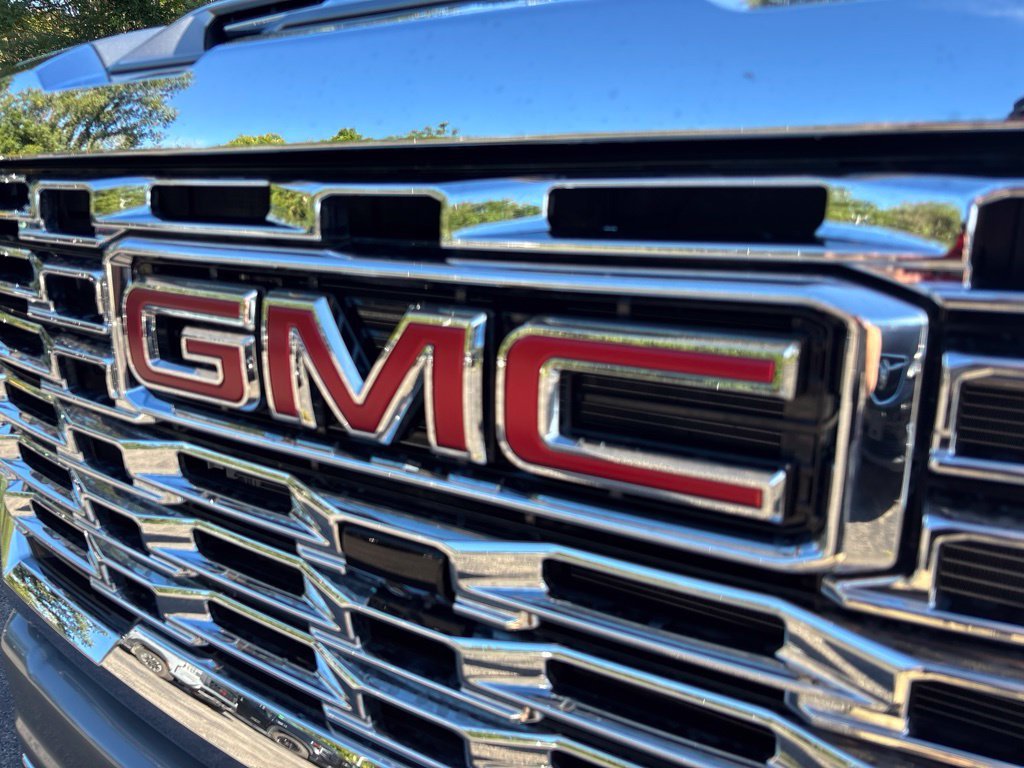 Used 2025 Silver GMC Denali image 9