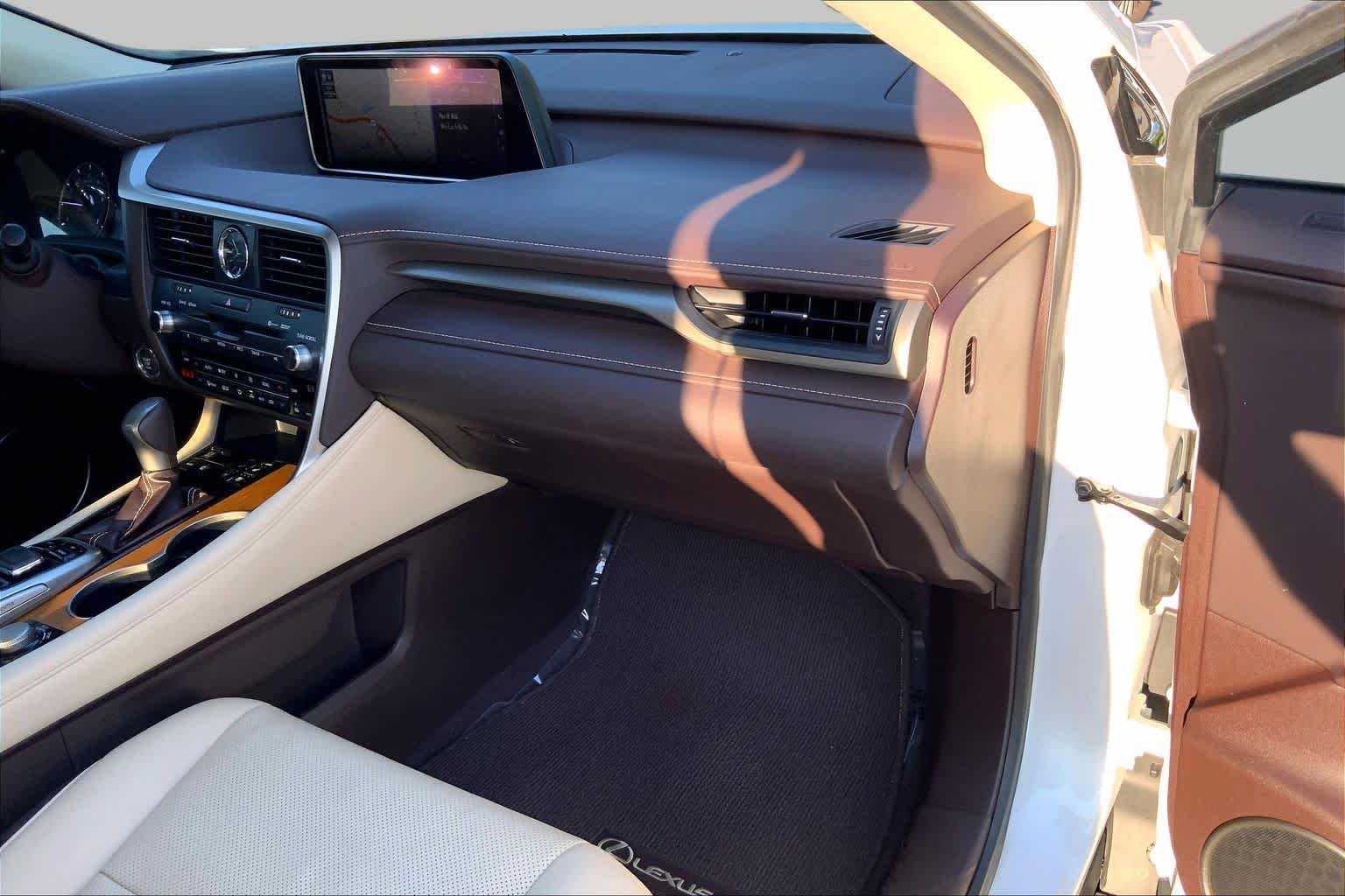 Used 2019 Eminent White Pearl Lexus  image 16
