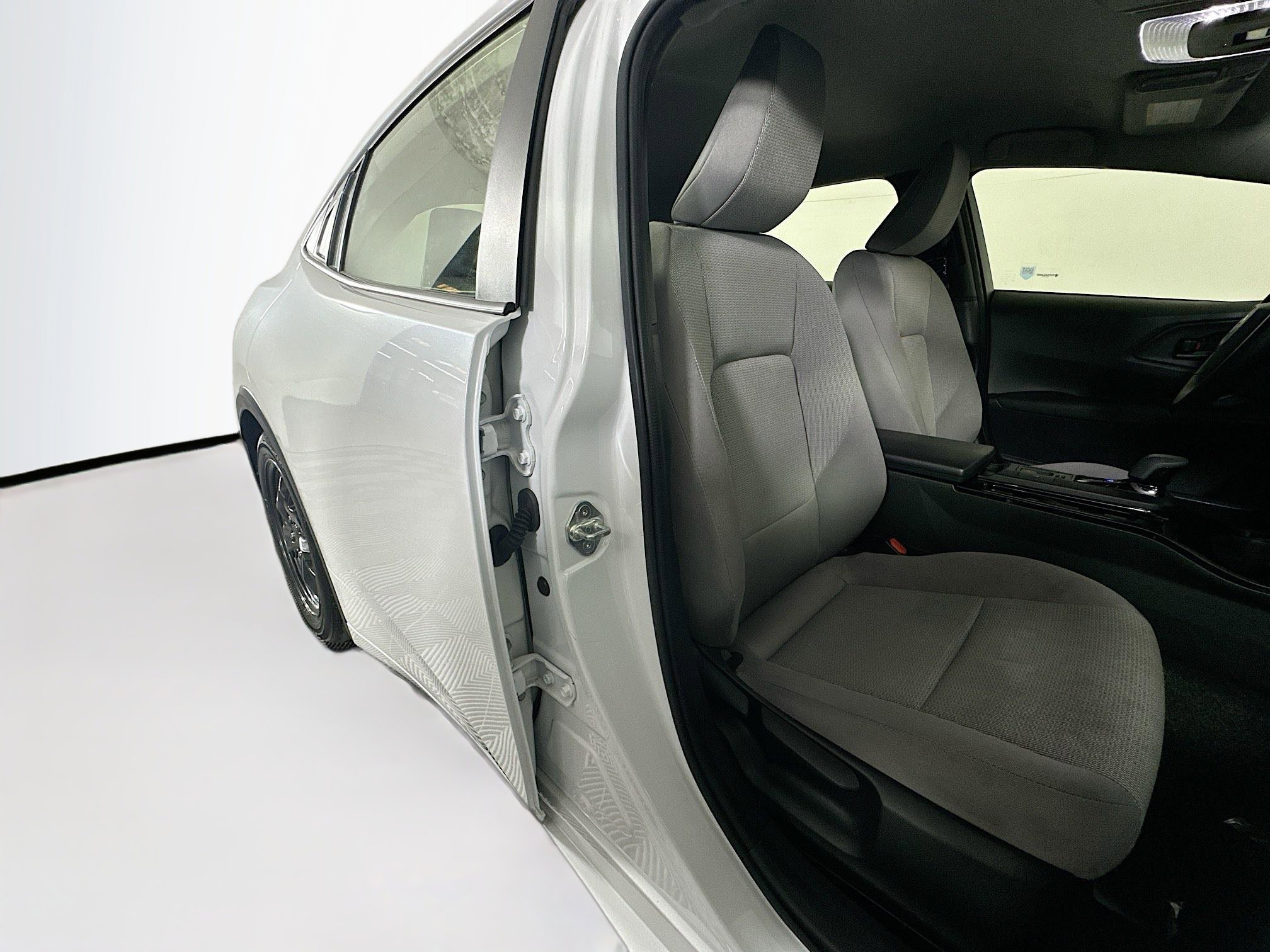 Used 2023 Pearl Toyota LE image 28