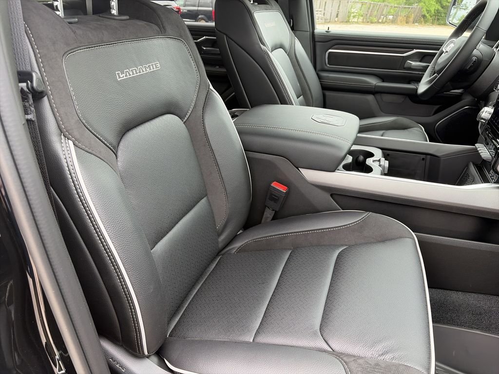 New 2026 Diamond Black Crystal Pearl-Coat Exterior Paint Ram Laramie image 31