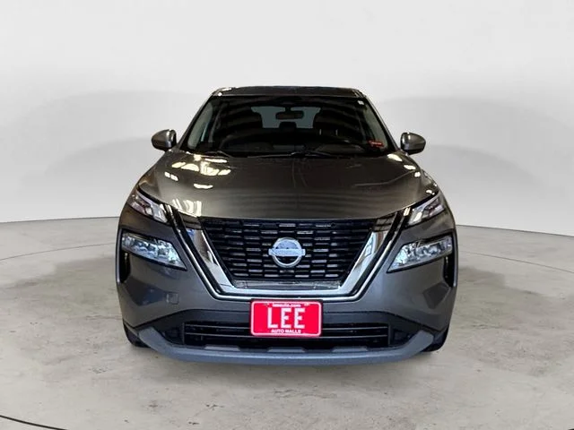 Used 2023 Gray Nissan SV image 9