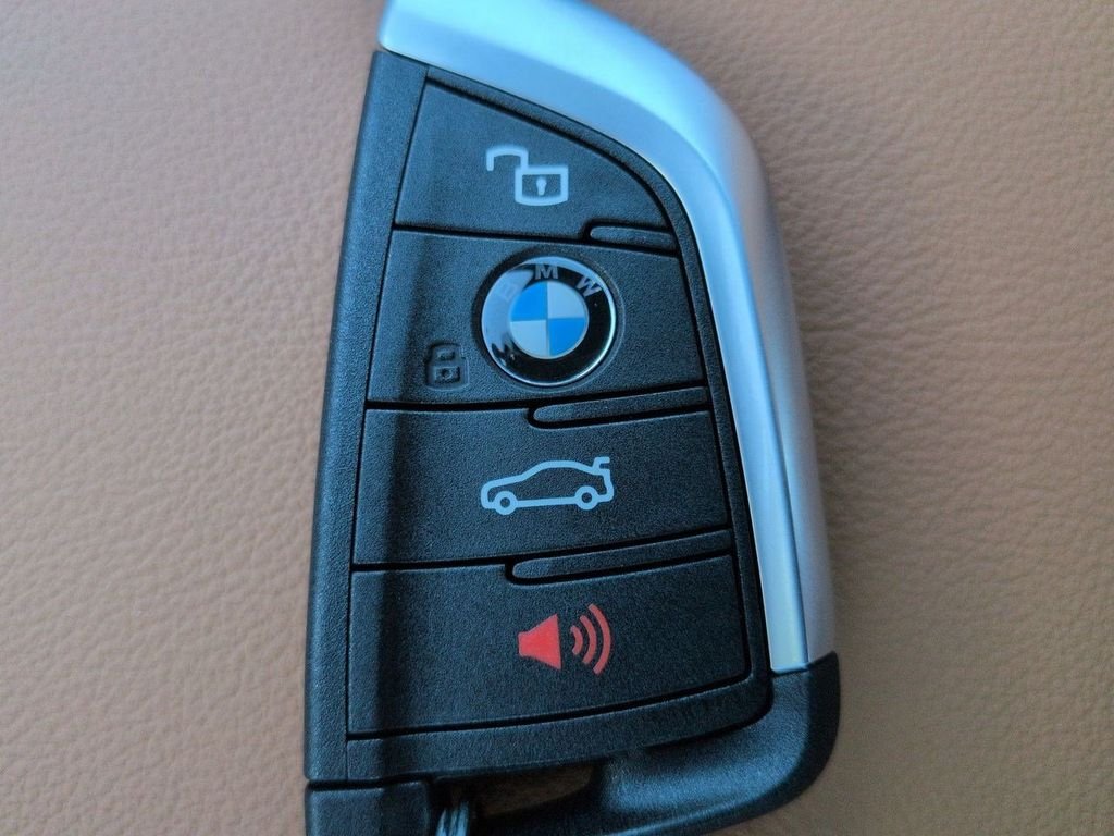 New 2026 Alpine White BMW 330i xDrive image 29